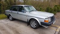 VOLVO 240
