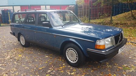 VOLVO 240